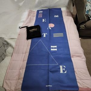 Neumee Yoga Mat with carrying case